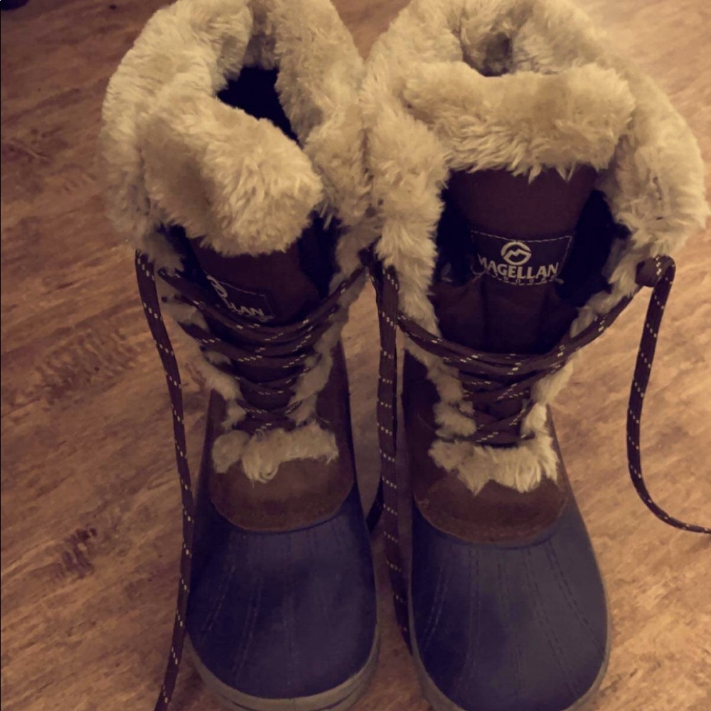 Women’s lace up Magellan boots